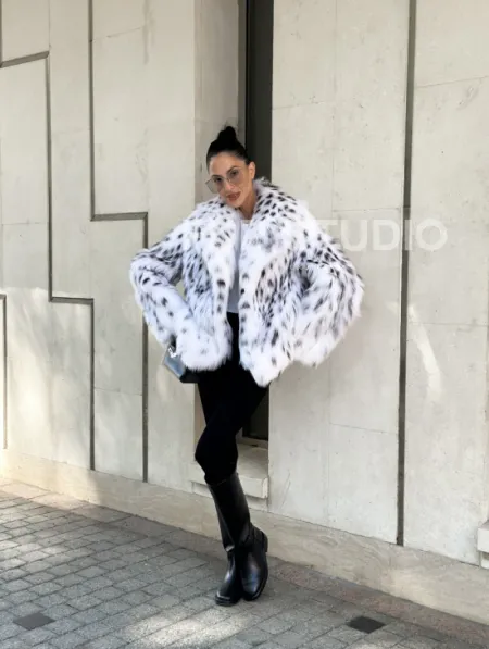 Шуба из меха лисы под рысь - цвет белый, PREMIUM COLLECTION - фото 13