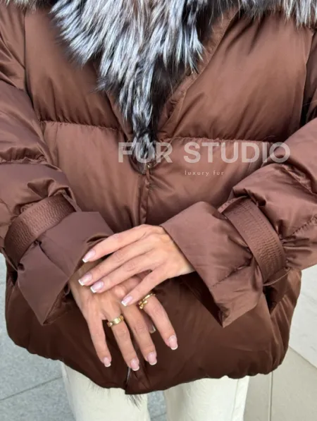 Женский зимний пуховик с мехом чернобурки - фото 2