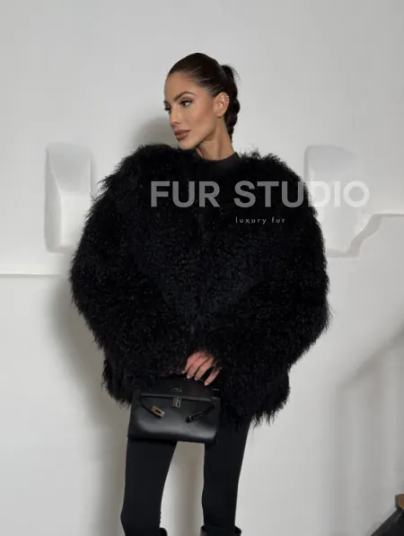 Черная шуба из меха ламы воротник шанель - фото 11