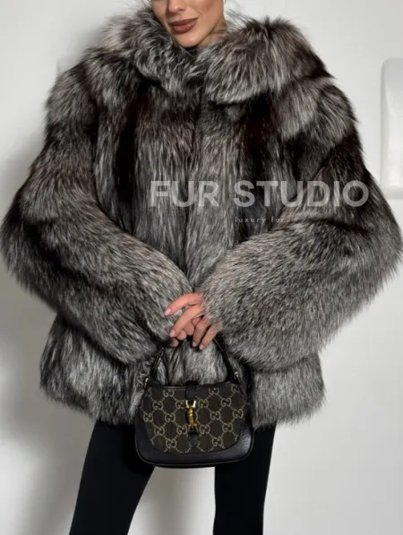 Полушубок из чернобурки с капюшоном цельные пластины - фото 2