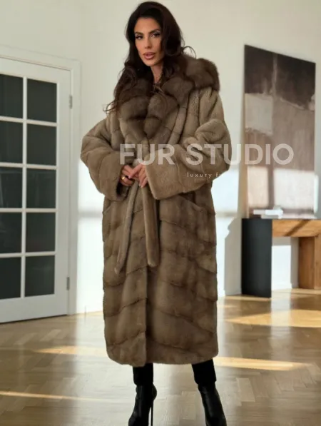Бежевая норковая шуба с капюшоном куница - фото 6