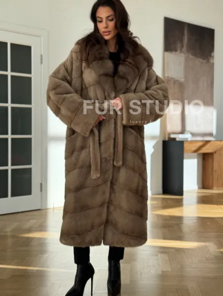 Бежевая норковая шуба с капюшоном куница - фото 2
