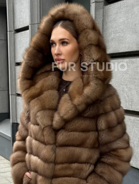 Шуба из натурального меха куницы с капюшоном - фото 5