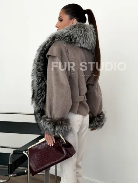 Полупальто с мехом чернобурки - фото 4