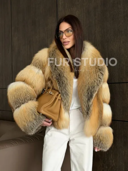 Полушубок-кроп с шалевым воротником из лисы - фото 9