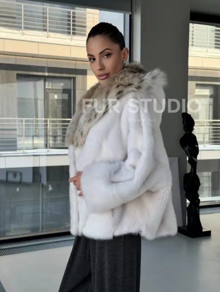 Белое норковое пончо-шуба с капюшоном из рыси - фото 16