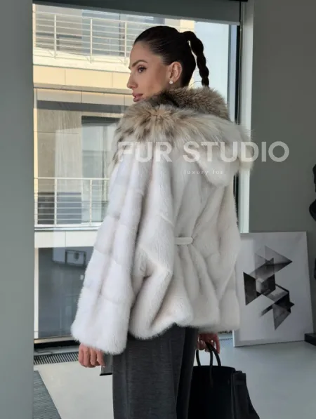 Белое норковое пончо-шуба с капюшоном из рыси - фото 8
