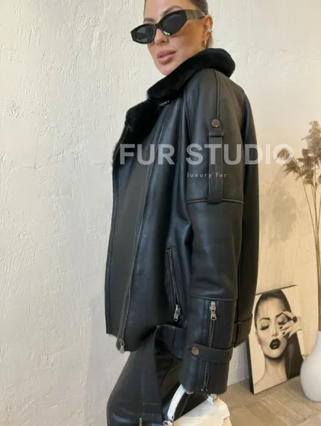 Дубленка авиатор в черном цвете из натуральной овчины - фото 2