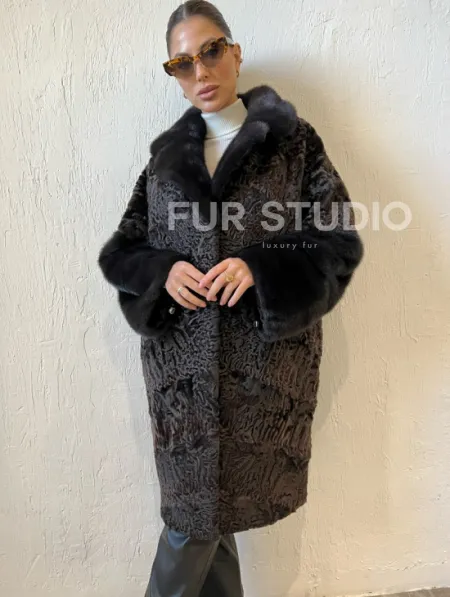 Шуба из каракульчи с отделкой из меха норки - фото 4