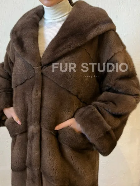 Шуба из меха норки с капюшоном - цвет соболь - фото 2