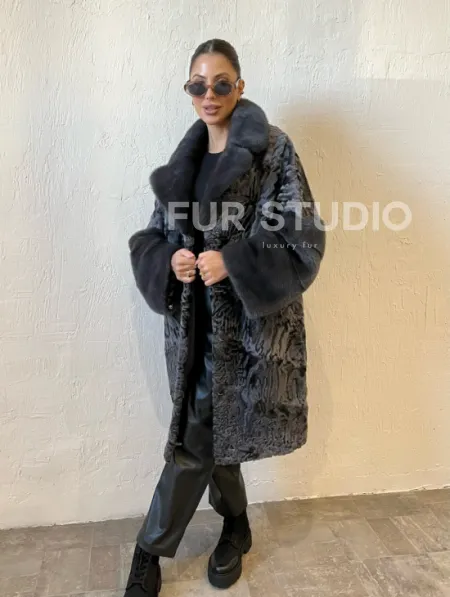 Шуба из меха каракульчи с отделкой из норки - фото 7