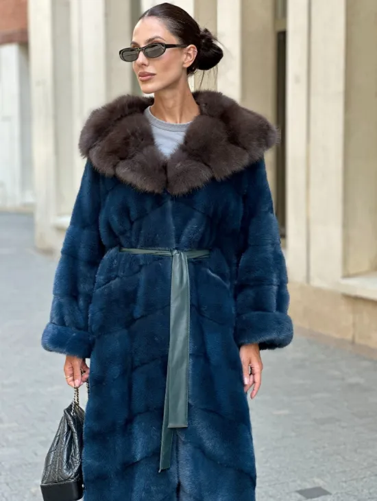 Удлиненная норковая шуба с капюшоном из куницы - цвет аквамарин - фото 1