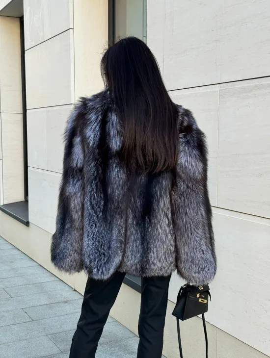 Шуба из меха чернобурки с английским воротником, цельные пластины - серая - фото 6