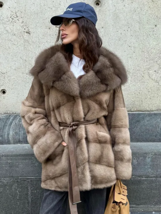 Женское зимнее норковое пончо с капюшоном куница - цвет пастель - фото 11