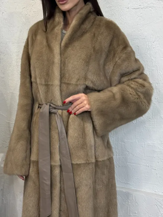 Элегантная норковая шуба кимоно с V-образным воротником в цвете Pastel - фото 3