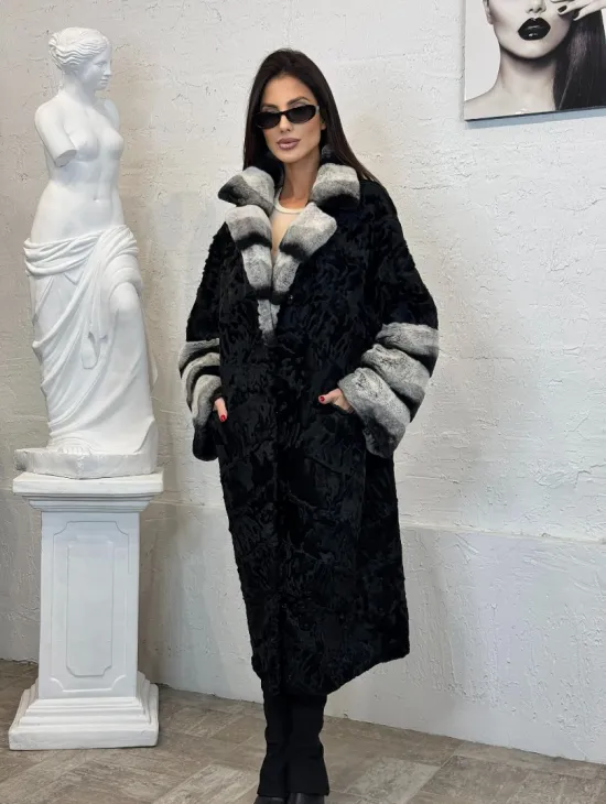 Шуба из меха афганского каракуля с отделкой из щипаной норки под шиншиллу - фото 10