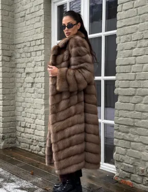 Длинная шуба из меха куницы - фото 0