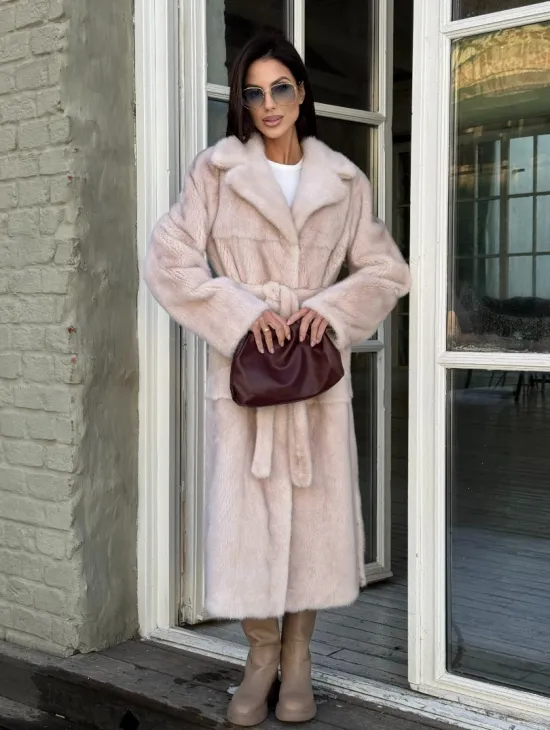 Женская норковая шуба прямого кроя с разрезами по бокам, пояс - фото 0