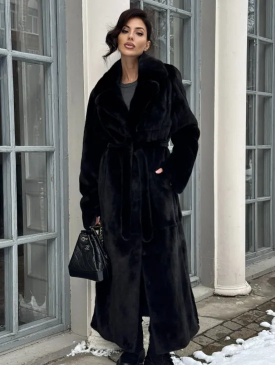 Классическая шуба из норки Blackglama с английским воротником и боковыми шлицами - фото 3