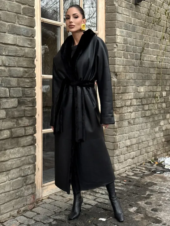 Двусторонняя модная дублёнка на запах из меха мериноса - фото 3