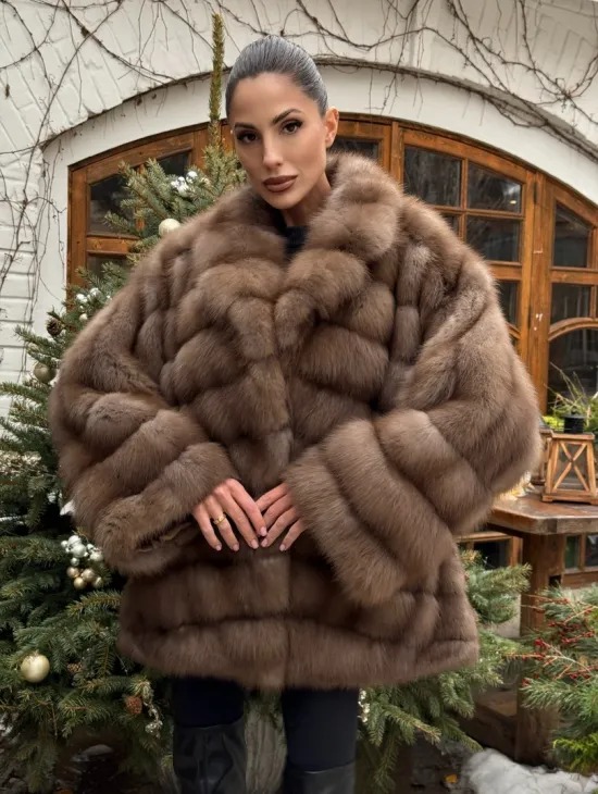 Полушубок оверсайз из меха куницы с английским воротником - фото 10