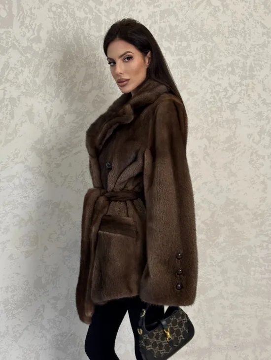 Шикарный норковый жакет с английским воротником и накладными карманами в цвете соболь - фото 8