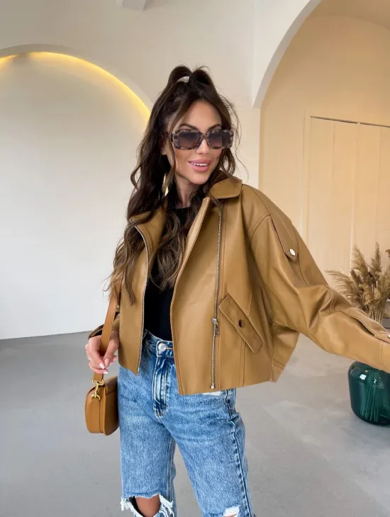 Модная короткая женская курточка в цветет кэмел - фото 7