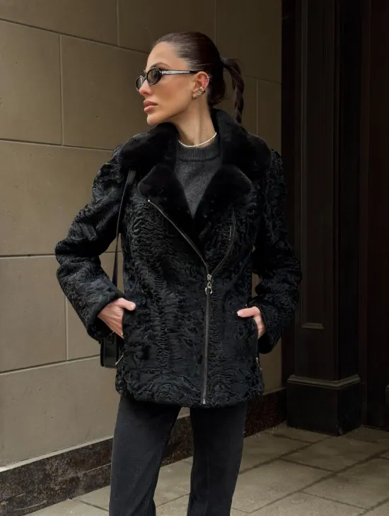 Каракулевая косуха с отделкой из меха норки на воротнике - фото 5
