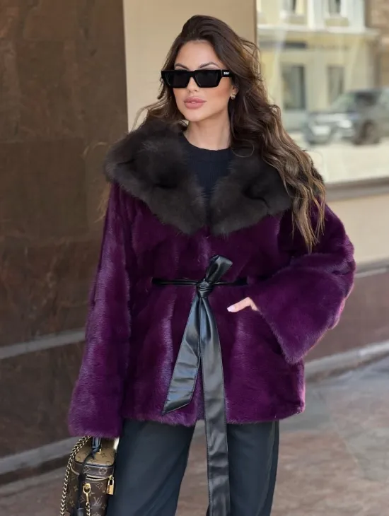 Норковое пончо с капюшоном  из куницы в оттенке пурпур - фото 0