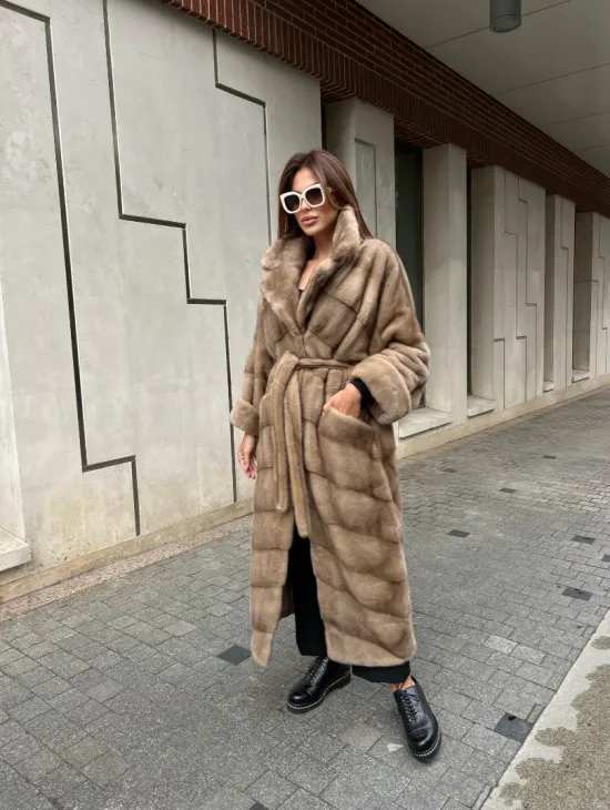 Luxyry - Удлиненная плюшевая норковая шуба в цвете пастель - фото 6