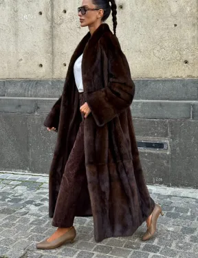 Эффектная норковая шуба цвета 