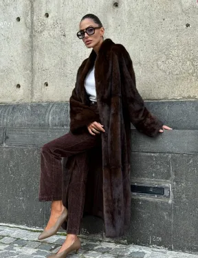 Эффектная норковая шуба цвета 