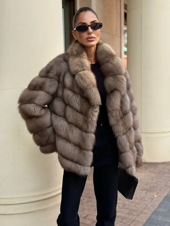 Короткая шуба из куницы - цвет пастель - фото 5