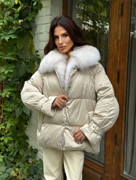 Женский пуховик с мехом песца - фото 9