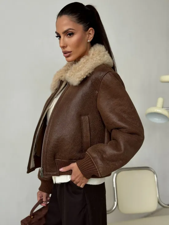 Короткая дубленка - женская - фото 6