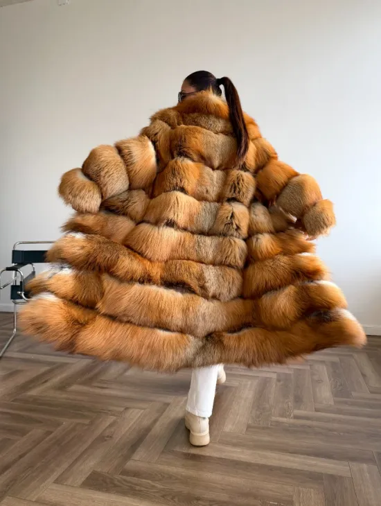 Шуба из меха огненной лисы - фото 11