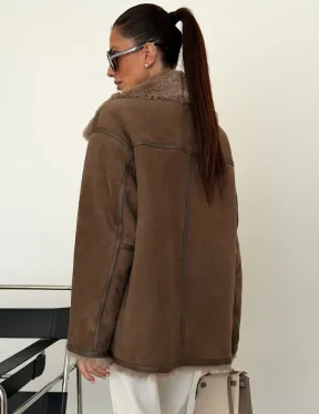 Коричневая замшевая дубленка на мехе тиградо - фото 4