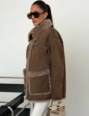 Коричневая замшевая дубленка на мехе тиградо - фото 5