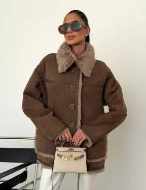 Коричневая замшевая дубленка на мехе тиградо - фото 11