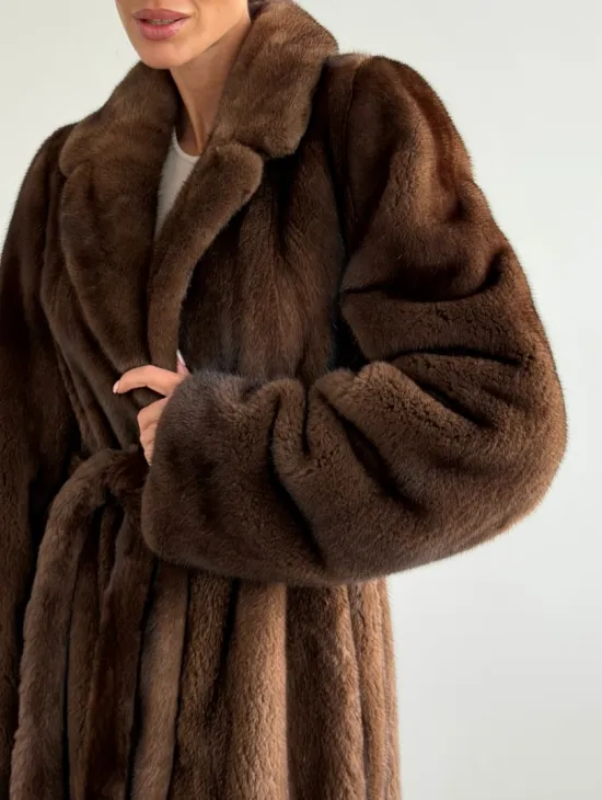 Прямая шуба из норки с поясом - фото 2