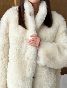 Светлая женская двухсторонняя дубленка - фото 1