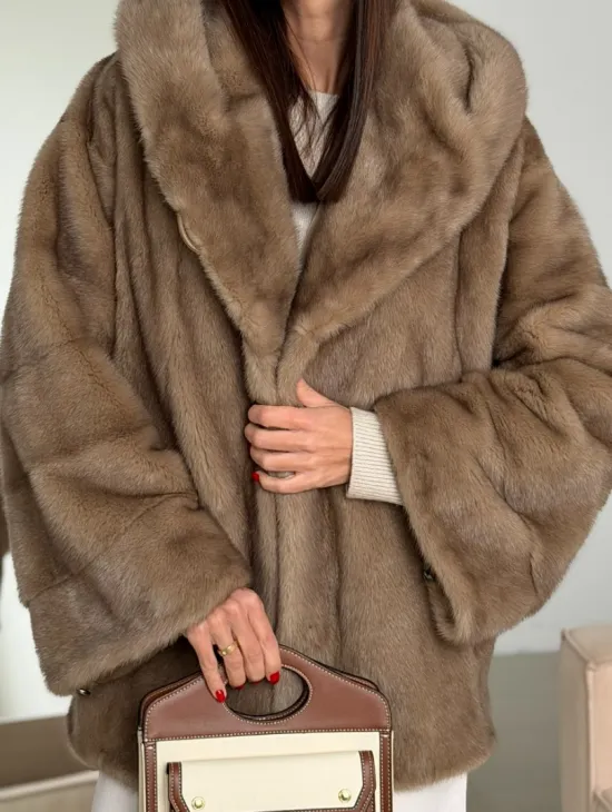 Короткая зимняя норковая шуба с капюшоном - фото 1