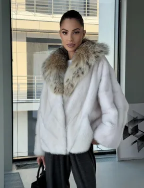 Белое норковое пончо-шуба с капюшоном из рыси - фото 12