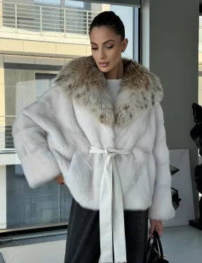 Белое норковое пончо-шуба с капюшоном из рыси - фото 7