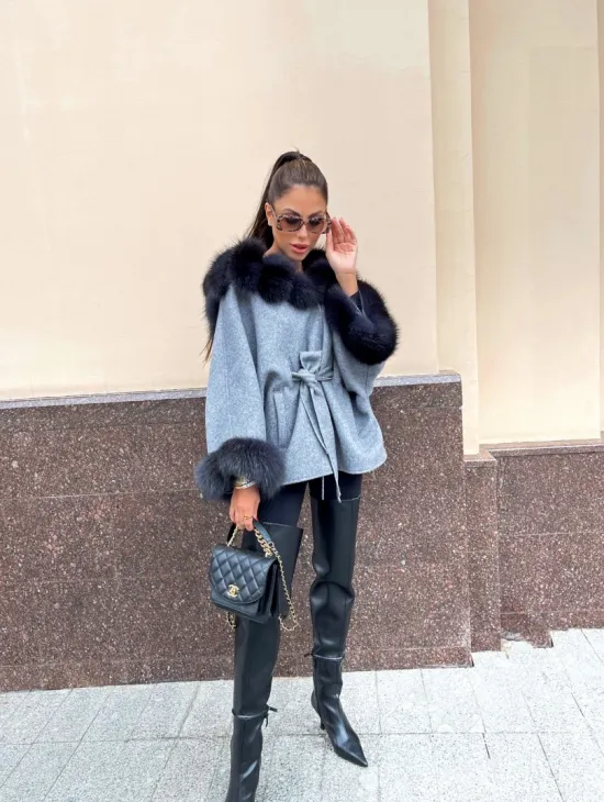 Пончо из натуральной шерсти с капюшоном из песца - фото 6