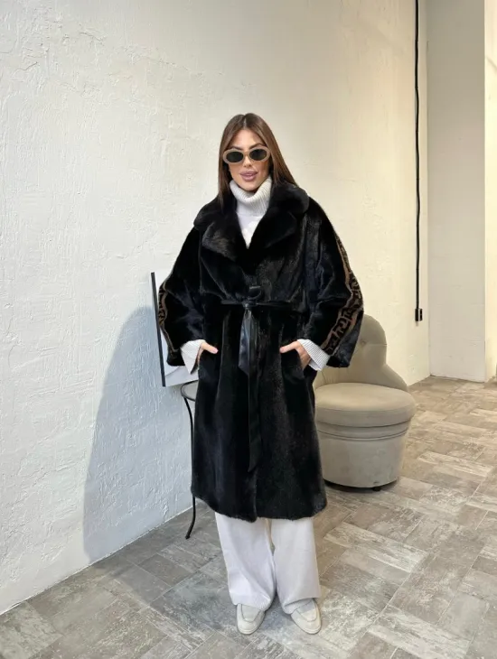 Черная плюшевая норковая шуба с принтом на рукавах - фото 4