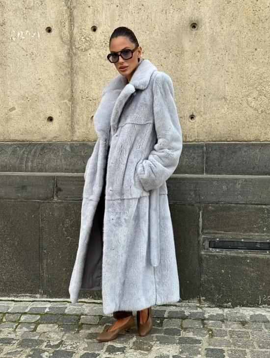 Голубая шуба из плюшевой норки “Velvet” - фото 14