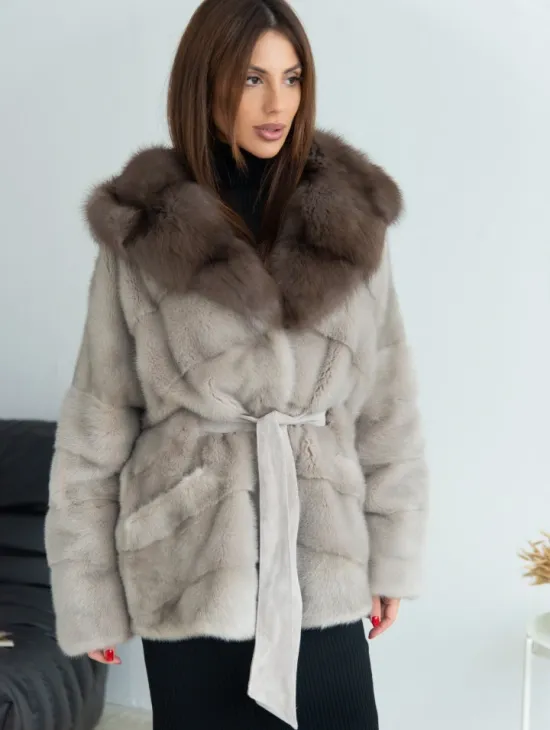 Норковое пончо с капюшоном куница светло-серого цвета - фото 3