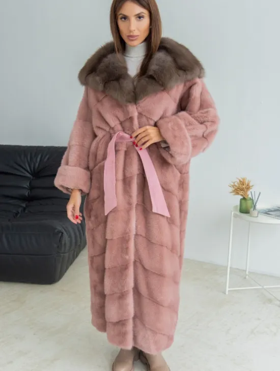 Удлиненная норковая шуба с капюшоном из меха куницы - цвет розовый фламинго - фото 2