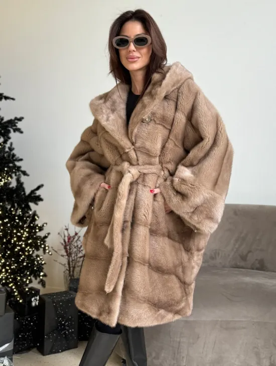 Шуба свободного силуэта из меха норки с капюшоном - цвет пастель - фото 1